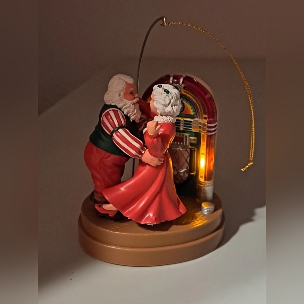 Santa's Best "JINGLE BELL ROCK" Musical Mr. & Mrs. Claus Jukebox Ornament- Works - Picture 3 of 7